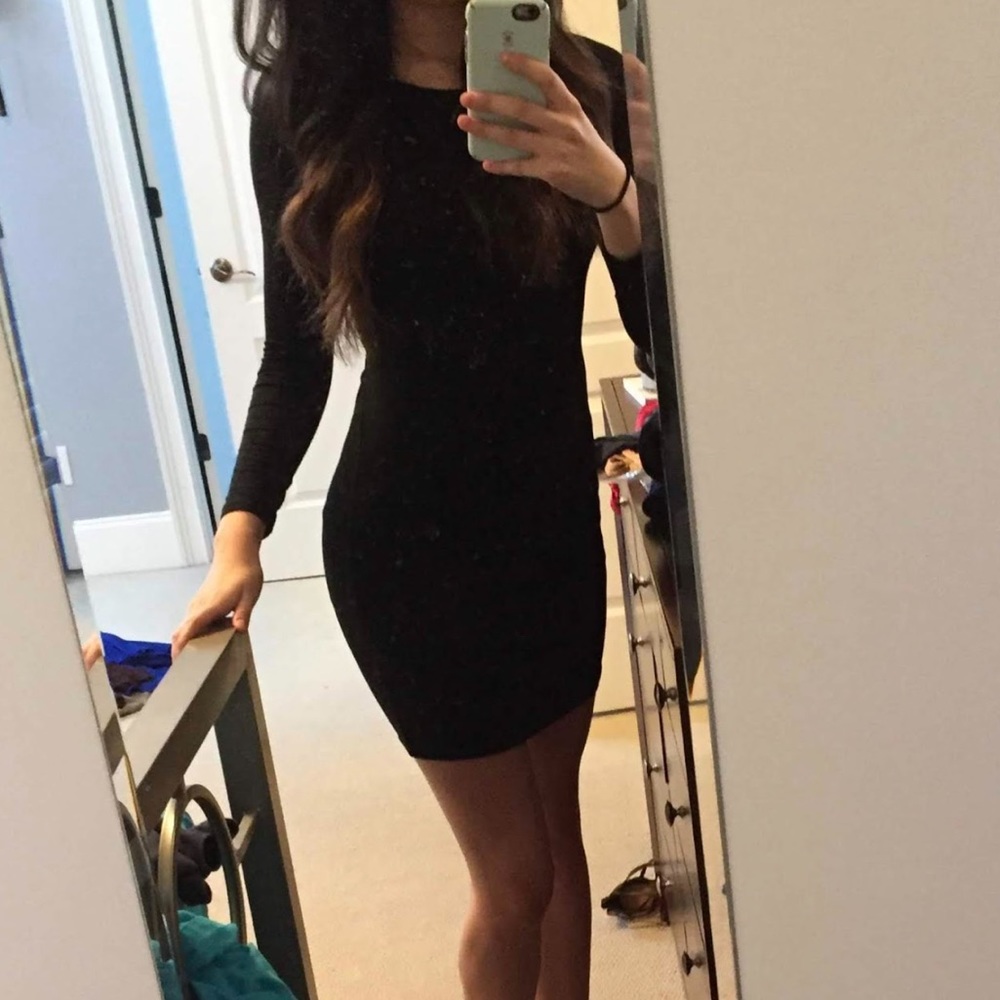 Backless black bodycon dress